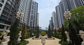 DK아시아가 인천 서구 '신검단 로열파크씨티Ⅱ' 383가구를 오는 25일 일반분양한다. 사진은 지난 19일 방문한 신검단 로열파크씨티Ⅱ의 단지 내 정원 /사진=이화랑 기자