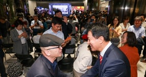  민선 9기 서울시정을 이끄는 오세훈 시장이 1일 시청에서 제40대 서울특별시장 취임식에 앞서 시민들과 인사를 나누고 있다./사진=뉴스