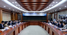 이억원 금융위원장이 지난달 12일 오후 서울 여의도 금융투자협회에서 열린 국민참여형 국민성장펀드 운용사 간담회에서 발언하고 있다. /사진=뉴스1 