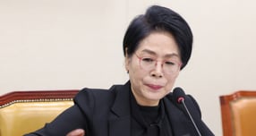 최민희 과학기술정보방송통신위원회 전 위원장이 지난 1월29일 서울 여의도 국회에서 열린 과방위 전체회의에서 의사봉을 두드리고 있다. / 사진=뉴스