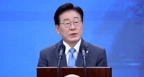 이재명 대통령이 3일 경남 진주시에서 열린 영남권 첨단산업 발전비전 국민보고회에서 축사를 하고 있다. /사진=뉴스