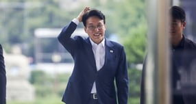 김민석 전 국무총리가 1일 서울 여의도 국회 본청으로 들어오고 있다. /사진=뉴시스