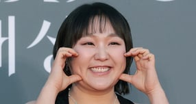 코미디언 이수지의 백화점 목격담이 속출했다. 사진은 지난 5월 서울 강남구 코엑스에서 열린 ‘제62회 백상예술대상’ 레드카펫 행사에 참석한 방송인 이수지. /사진=뉴스
