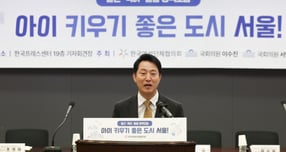 오세훈 서울시장이 8일 서울 중구 한국프레스센터에서 열린 '아이 키우기 좋은 도시 서울' 정책포럼에서 발언하고 있다./사진=뉴스