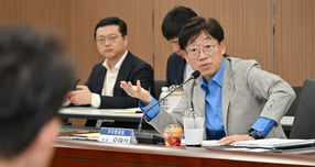 오태석 우주항공청장이 8일 우주항공청에서 열린 '민‧관 협력 기반의 달 경제 영토 확장을 위한 기업 간담회'를 주재하고 있다./사진=우주항공청