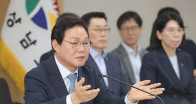 박완수 경남지사가 기자회견에서 정책발표를 하고 있다./사진=경남도