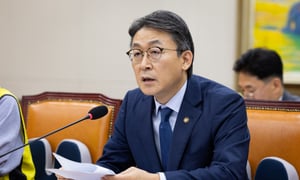 사진은 권대영 금융위원회 부위원장이 지난 21일 서울 여의도 국회에서 열린 홈플러스 회생 관련 정무위원회 간담회에 출석한 모습. /사진=뉴스