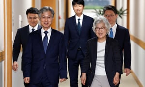 조희대 대법원장과 박은정 대법관 후보 추천위원장(앞줄 오른쪽)이 4일 오후 대법원에서 열린 후보 추천 회의에 입장하고 있다./사진=뉴스1 