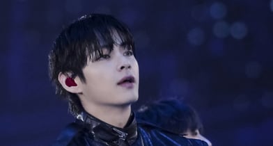 그룹 방탄소년단(BTS) 멤버 뷔가 군 복무 시절 육군훈련소 일화를 일방적으로 공개해 논란에 휩싸인 동기에게 직접 장문의 댓글을 남기며, 팬들과 동기 모두를 감싸 안는 역대급 배려심을 보여줬다.사진은 지난 4월 경기 고양 고양종합운동장 주경기장에서 'BTS 월드 투어 '아리랑'(WORLD TOUR 'ARIRANG') 첫 공연을 성황리에 마친  글로벌 슈퍼 그룹 '방탄소년단'(BTS) 멤버 뷔. /사진=뉴시스(빅히트 뮤직(하이브) 제공)