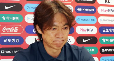 홍명보 전 한국 축구 국가대표팀 감독이 입장문을 통해 사과를 전했다. 사진은 홍 전 감독이 지난달 28일(현지시각) 멕시코 과달라하라 인근 사포판 치바스 바예 베르데 훈련장에 마련된 베이스캠프에서 열린 월드컵 결산 기자회견에 참석한 모습. /사진=뉴스1 