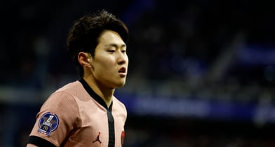 미드필더 이강인(25)이 새 소속팀인 스페인 프로축구 프리메라리가 아틀레티코 마드리드 데뷔전을 한국에서 치를 것으로 전망된다. 사진은 2024년 12월6일 프랑스 오세르 스타드 드 라베 데샹에서 열린 파리 생제르맹과 오세르의 경기에 출전한 이강인(생제르맹)의 모습. /로이터=뉴스