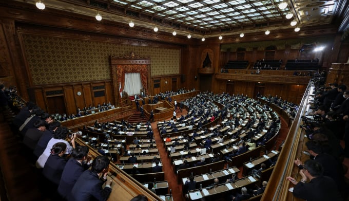 일, 출입국관리난민법 개정안 의회 통과…영주권 수수료 30배 인상