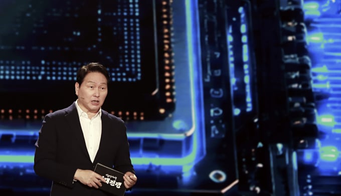 최태원 대한상공회의소 회장 겸 SK그룹 회장이 지난달 28일 KBS '다큐 인사이트 인재전쟁 2 : 최태원의 대답'에서 특별 강연을 하고 있다./사진=뉴스