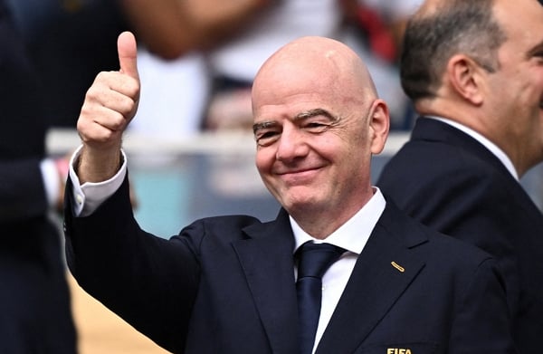 2030년 월드컵 '48개국→64개국' 참가?…FIFA 회장 "확대안 논의"