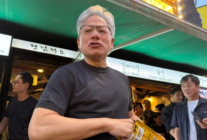 '삼소 회동' 젠슨 황이 가져온 선물은?
"아주 큰 신규 사업들, 한국 바빠질 것"