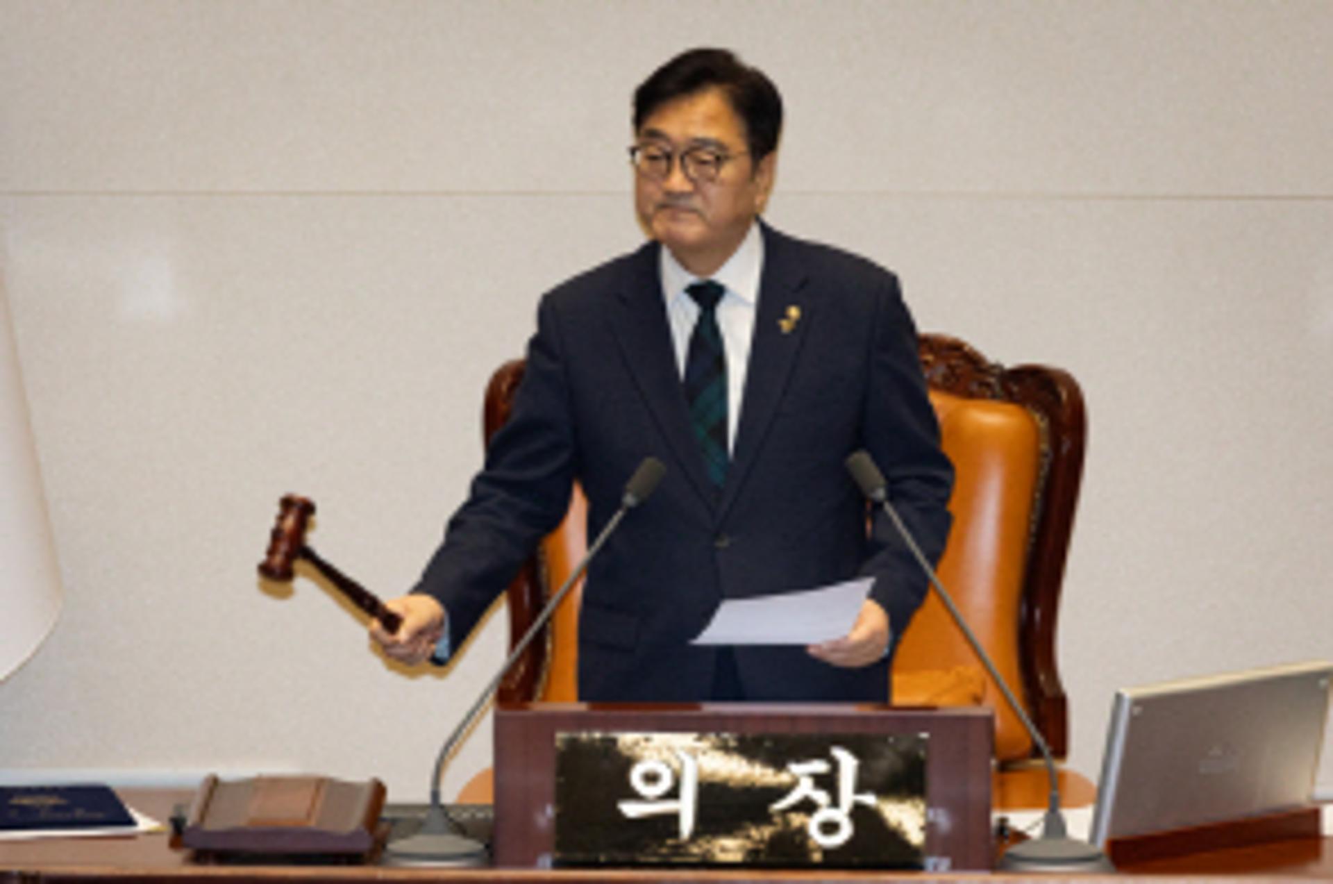 법안 폭주하는 국회