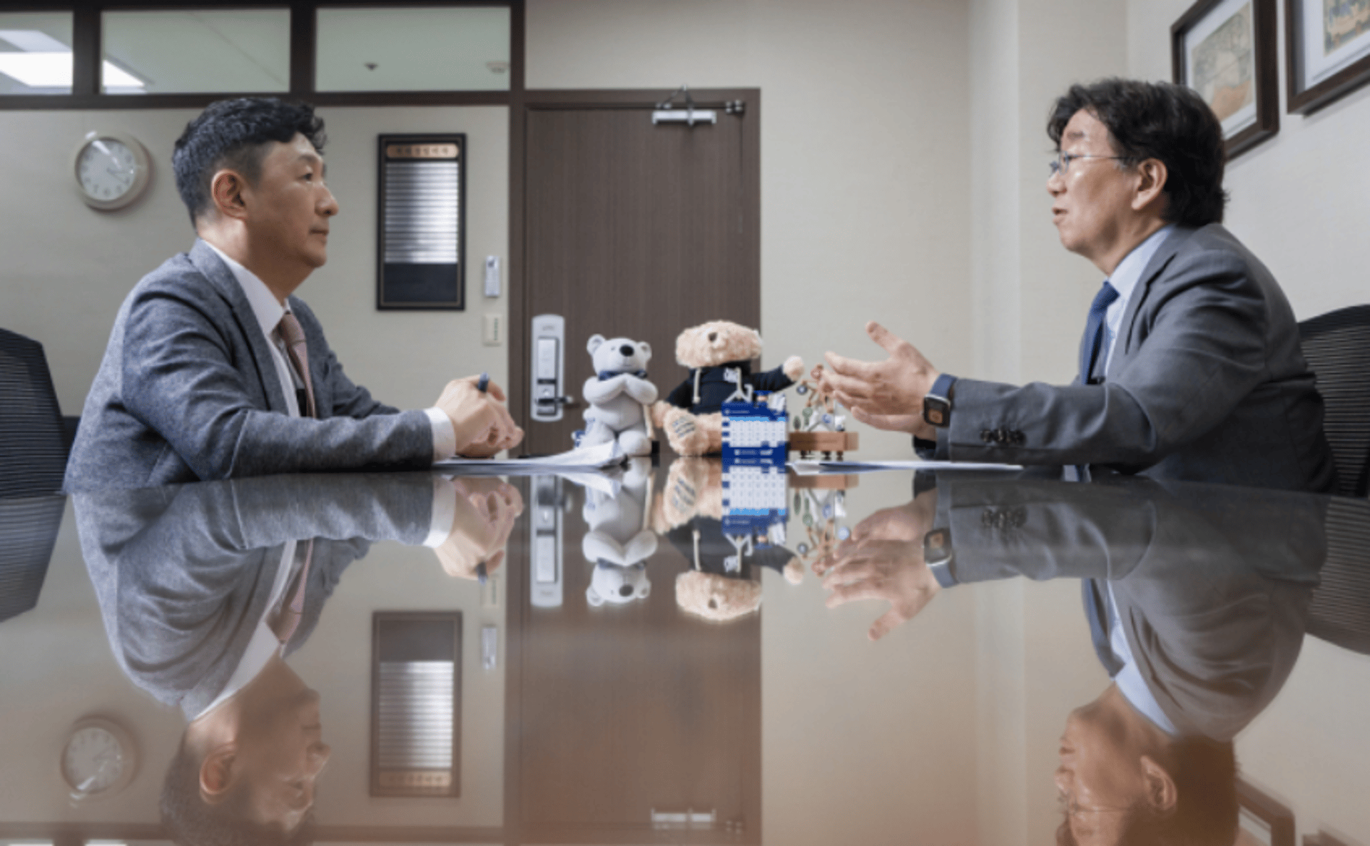 [시대대담]"속도보다 신뢰, 클릭보다 숙의…언론의 생존 조건"