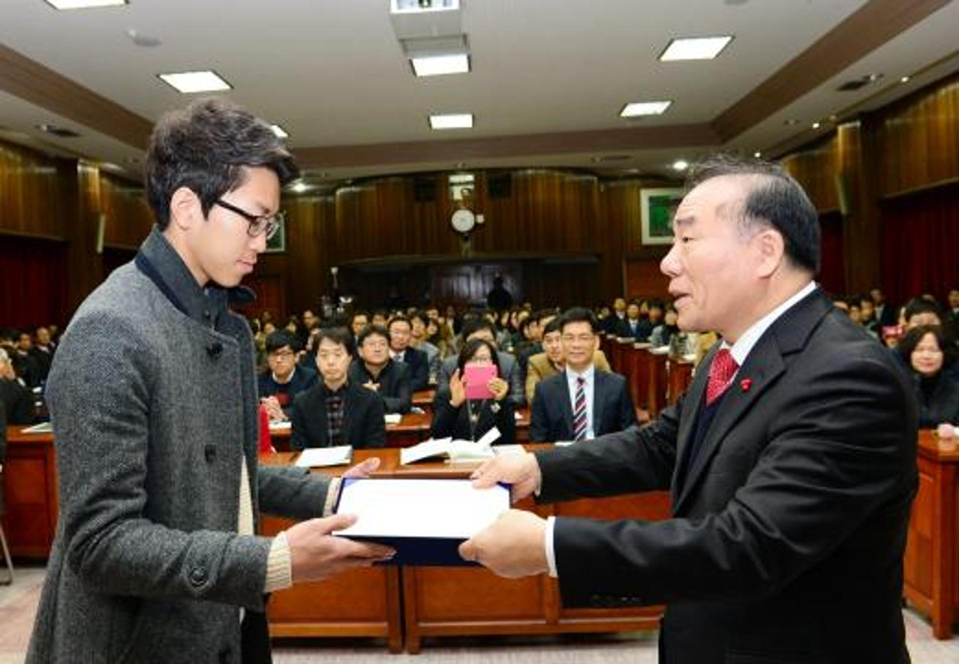 광주시교육청, 수능 만점 유규재군 자랑스러운 광주학생 표창