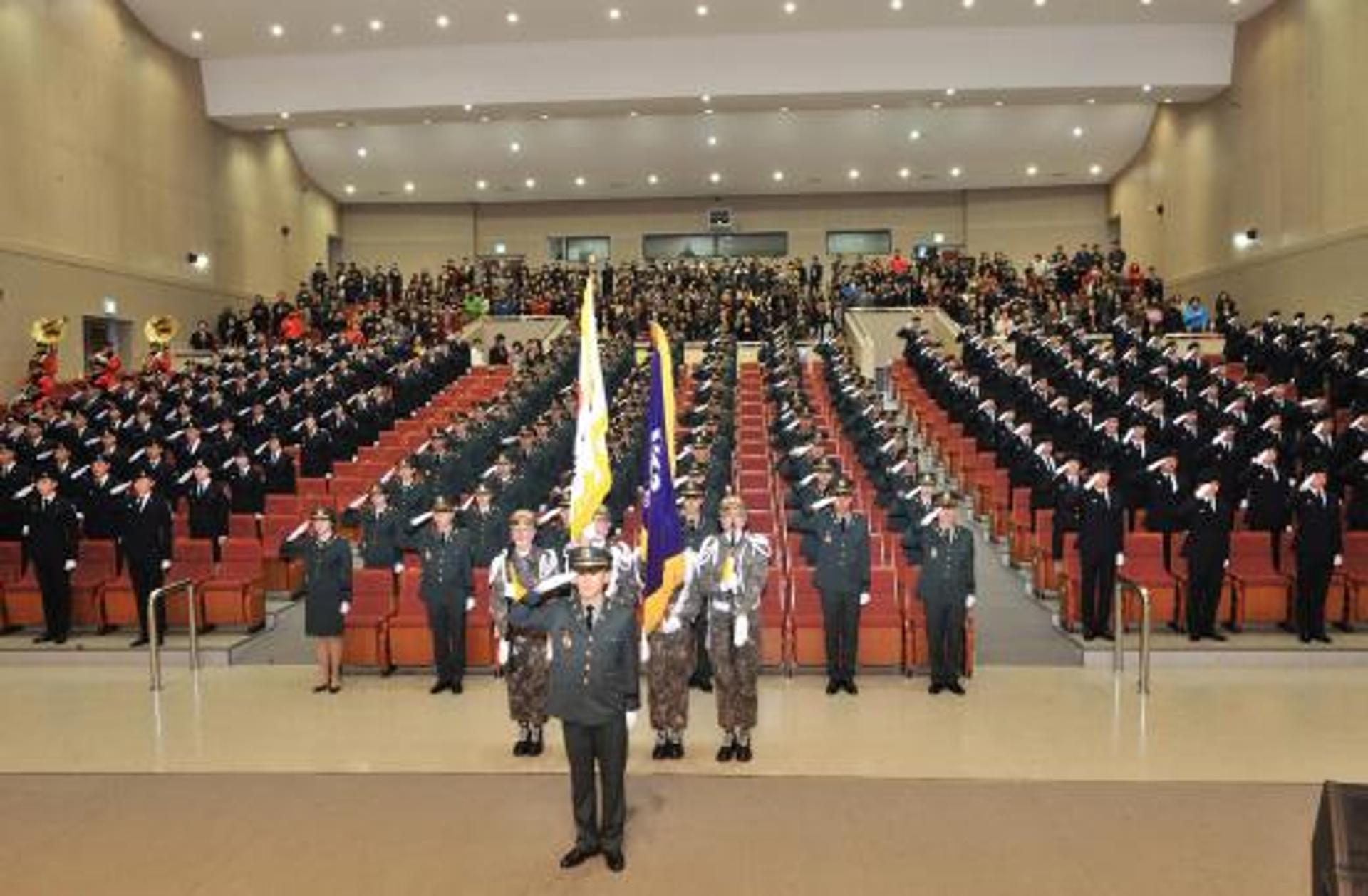 조선대학군단, 첫 여군장교 배출