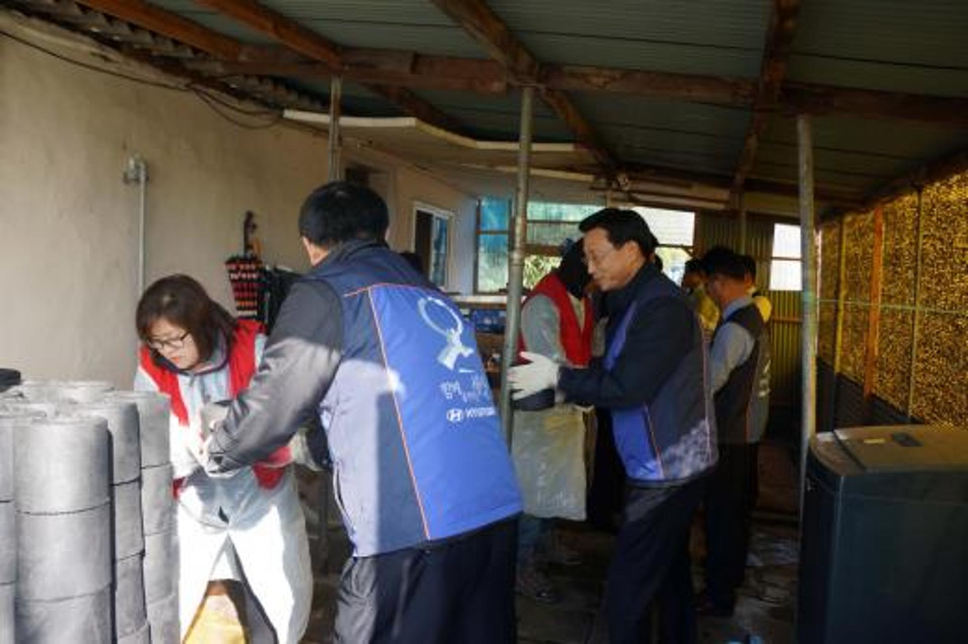 현대차 전남본부, 나주서 '사랑의 연탄 나눔' 봉사