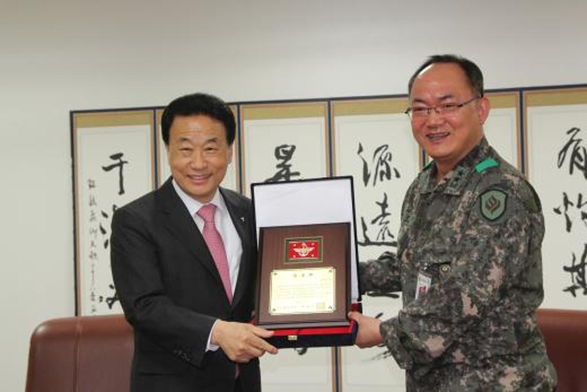 김성산 금호고속 사장, ‘1사 1병영’ 활동 국방부장관 감사패 받아