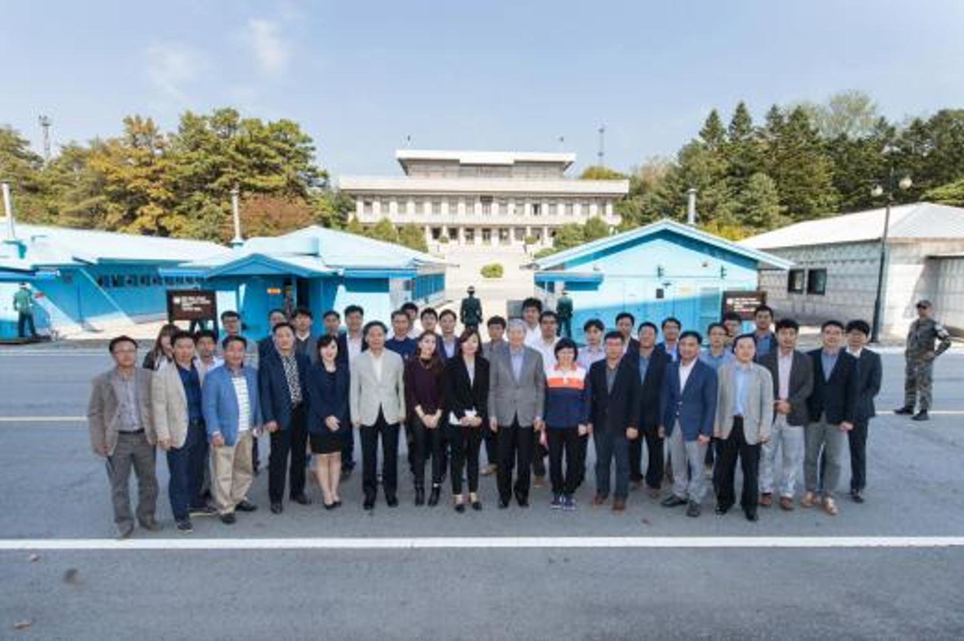 광주은행, 판문점 견학·부대 방문 위문금 전달