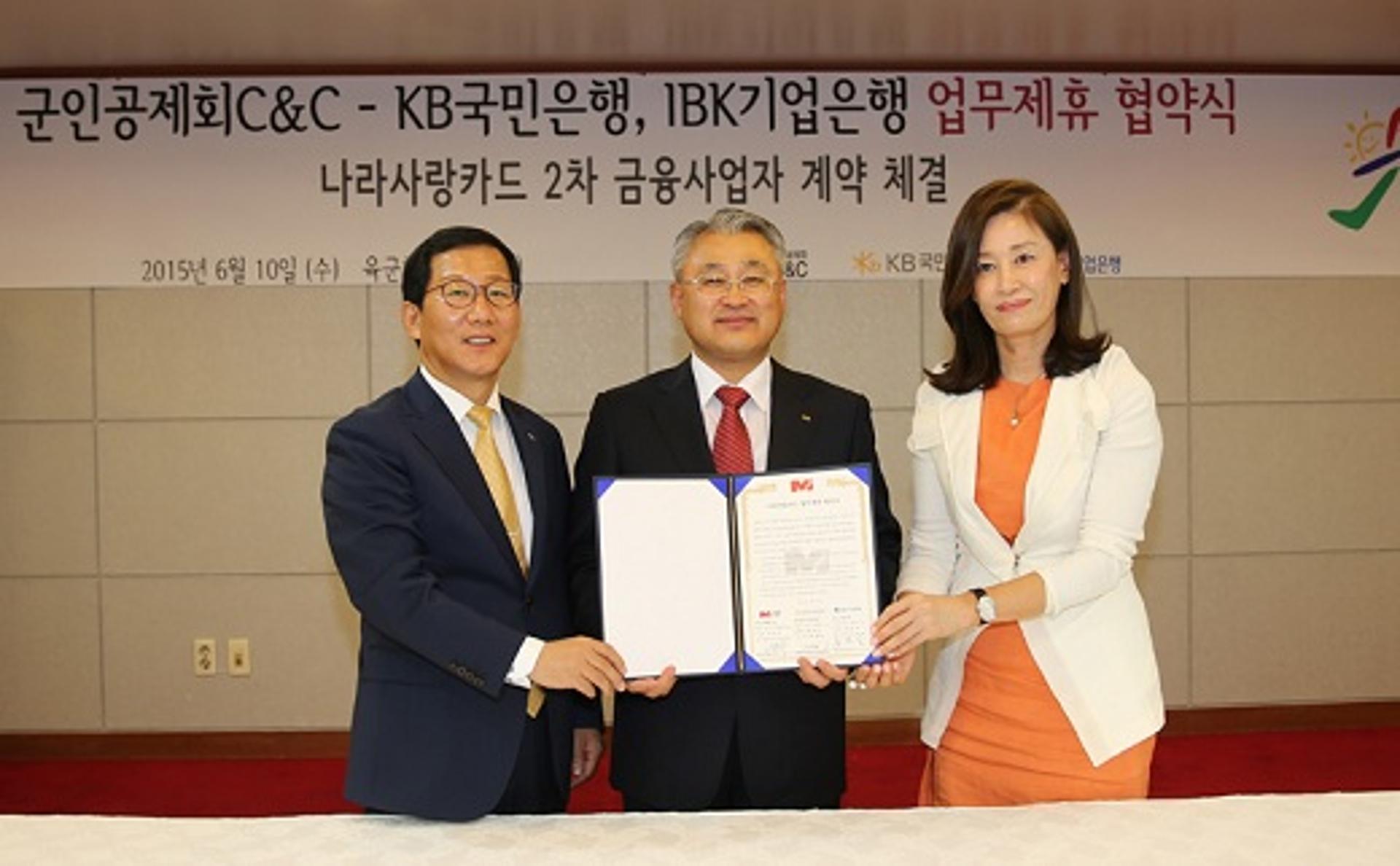 [머니이야기] '60만 군심' 잡는 나라사랑카드