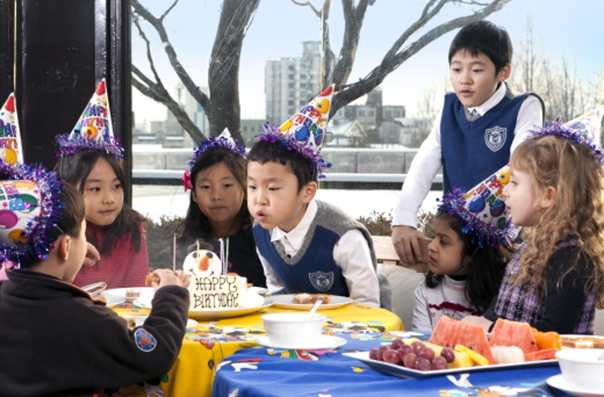 [호텔가] "아이스링크서 생일 파티, 어때?"