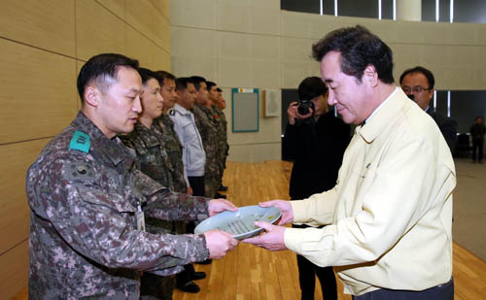 이낙연 전남도지사, '햇볕정책 이해 부족' 정치권 공방 비판