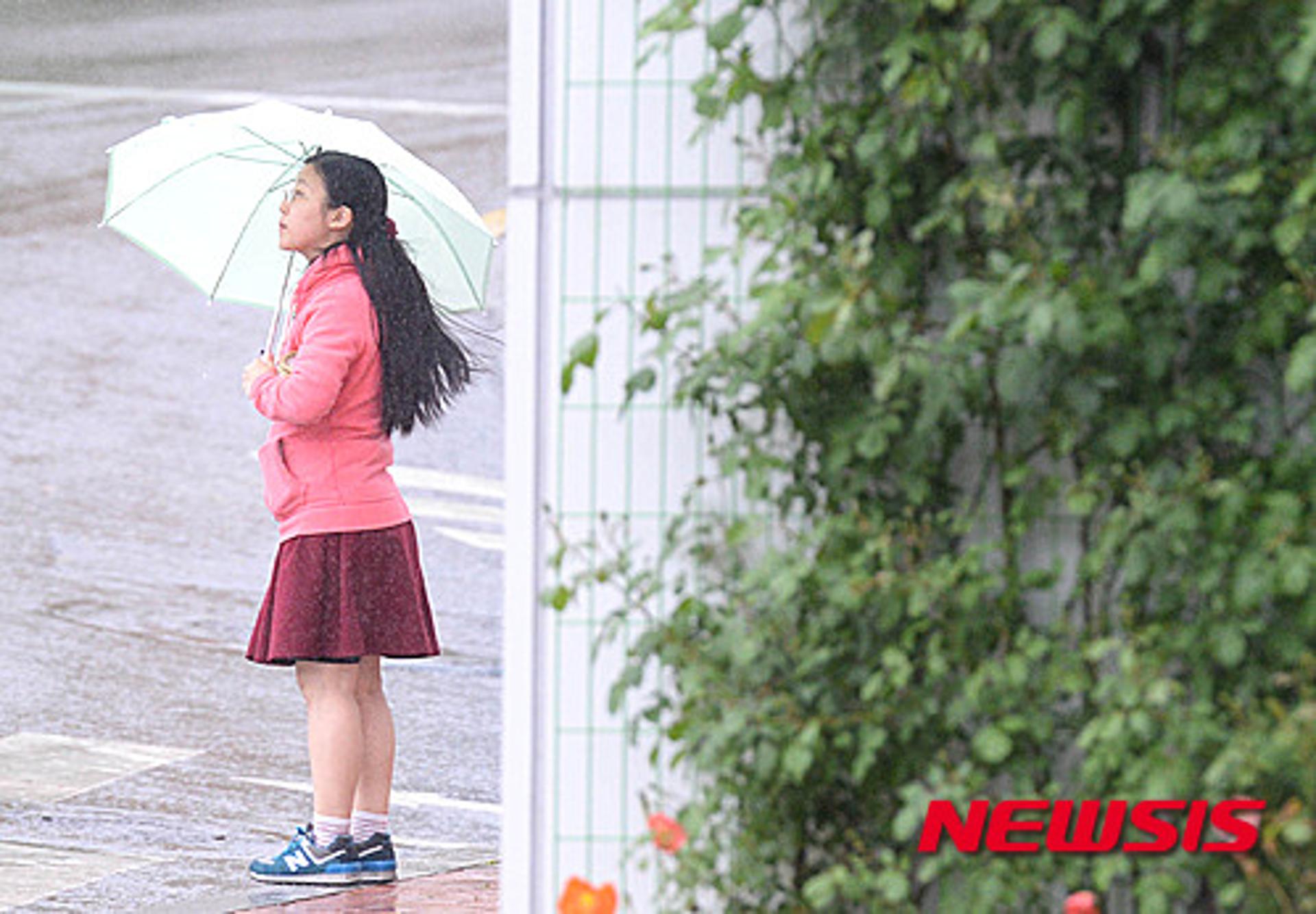 [내일날씨] 오전, 비 그치고 낮부터 봄날씨 "나들이 가기 좋아요"