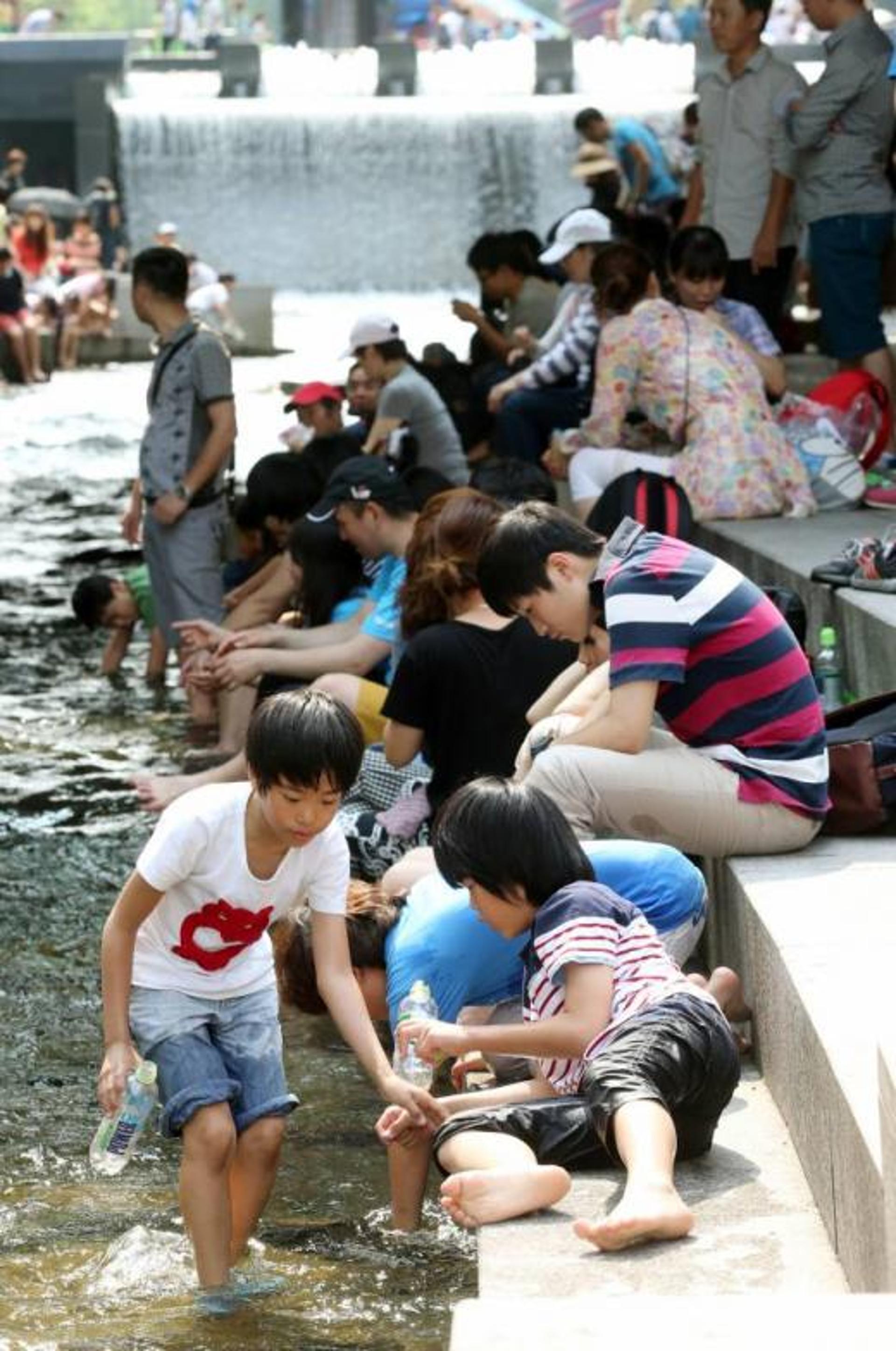 [날씨]한여름 더위 계속… 서울 낮 33도