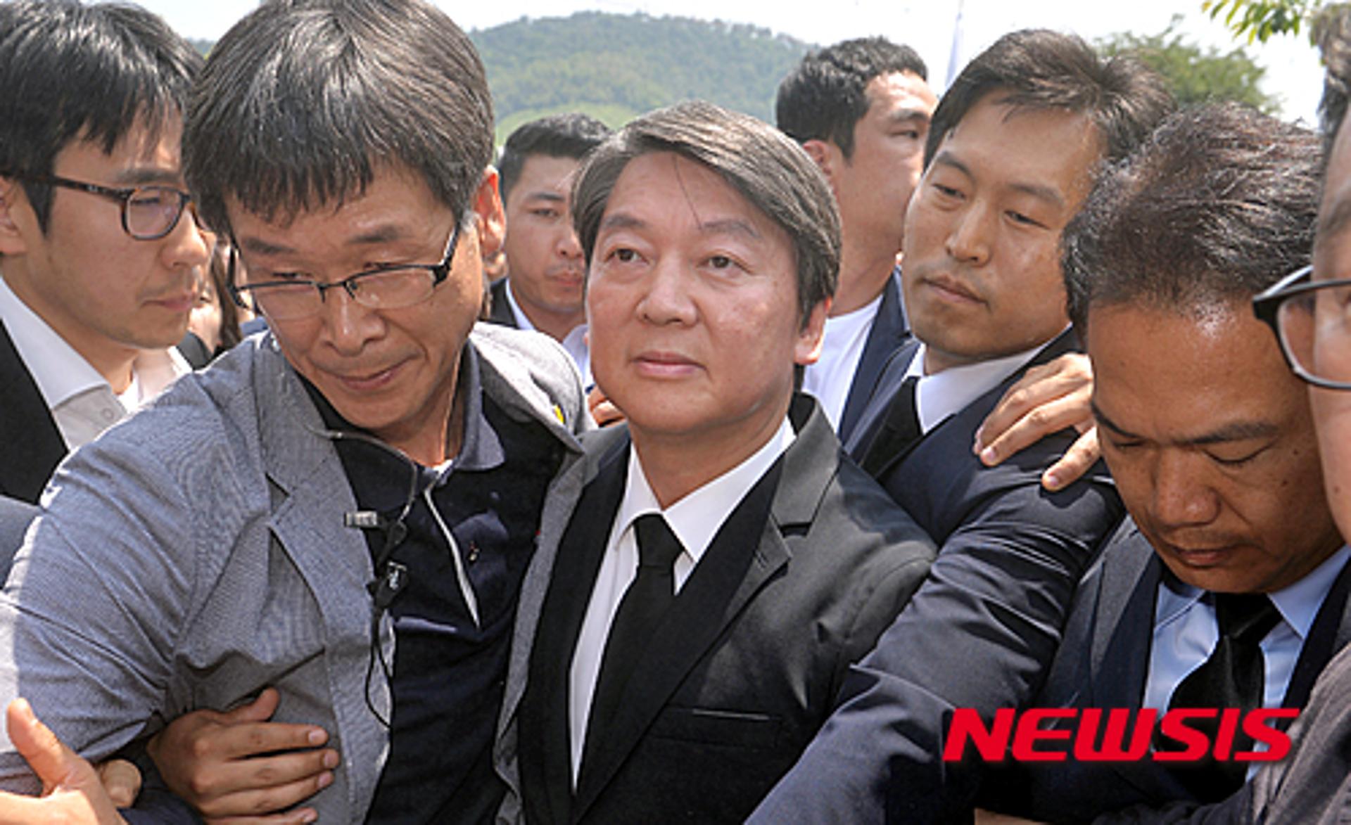 안철수, 봉하마을 방문에 시민들 항의 및 반발 "무슨 자격으로"