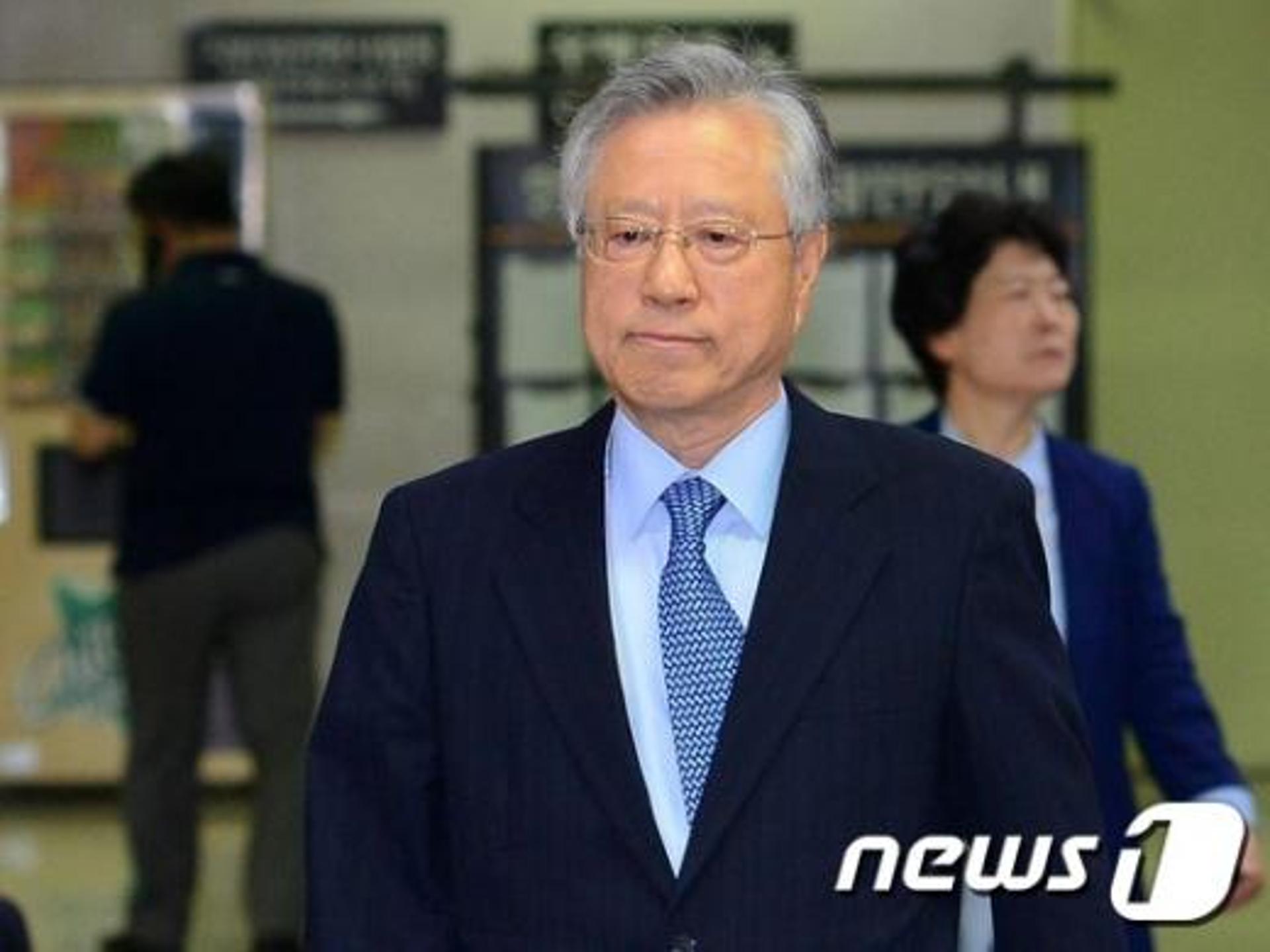 이석채 전 KT 회장, 횡령혐의 인정… 재판부 '징역 1년6개월·집유 2년' 선고