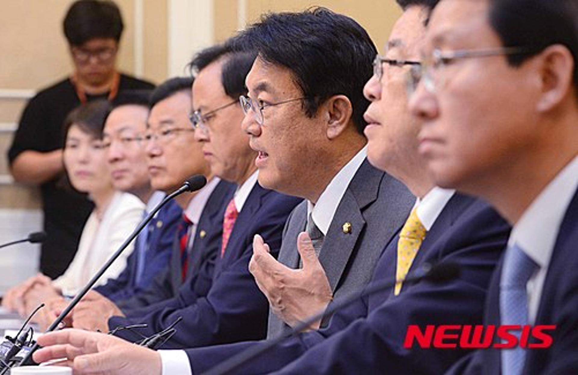[속보] 새누리당 사무총장에 권성동 의원 내정