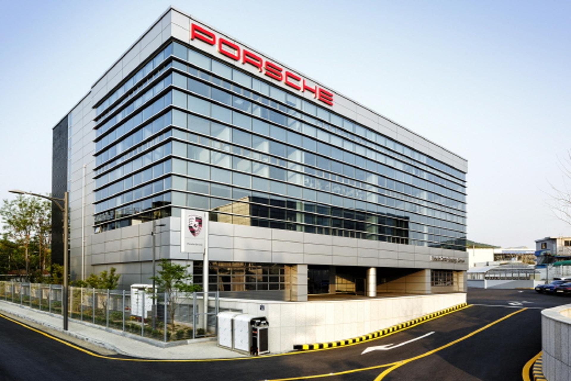 포르쉐, 분당에 최대규모 워크숍 열어… 오픈기념 이벤트도 진행