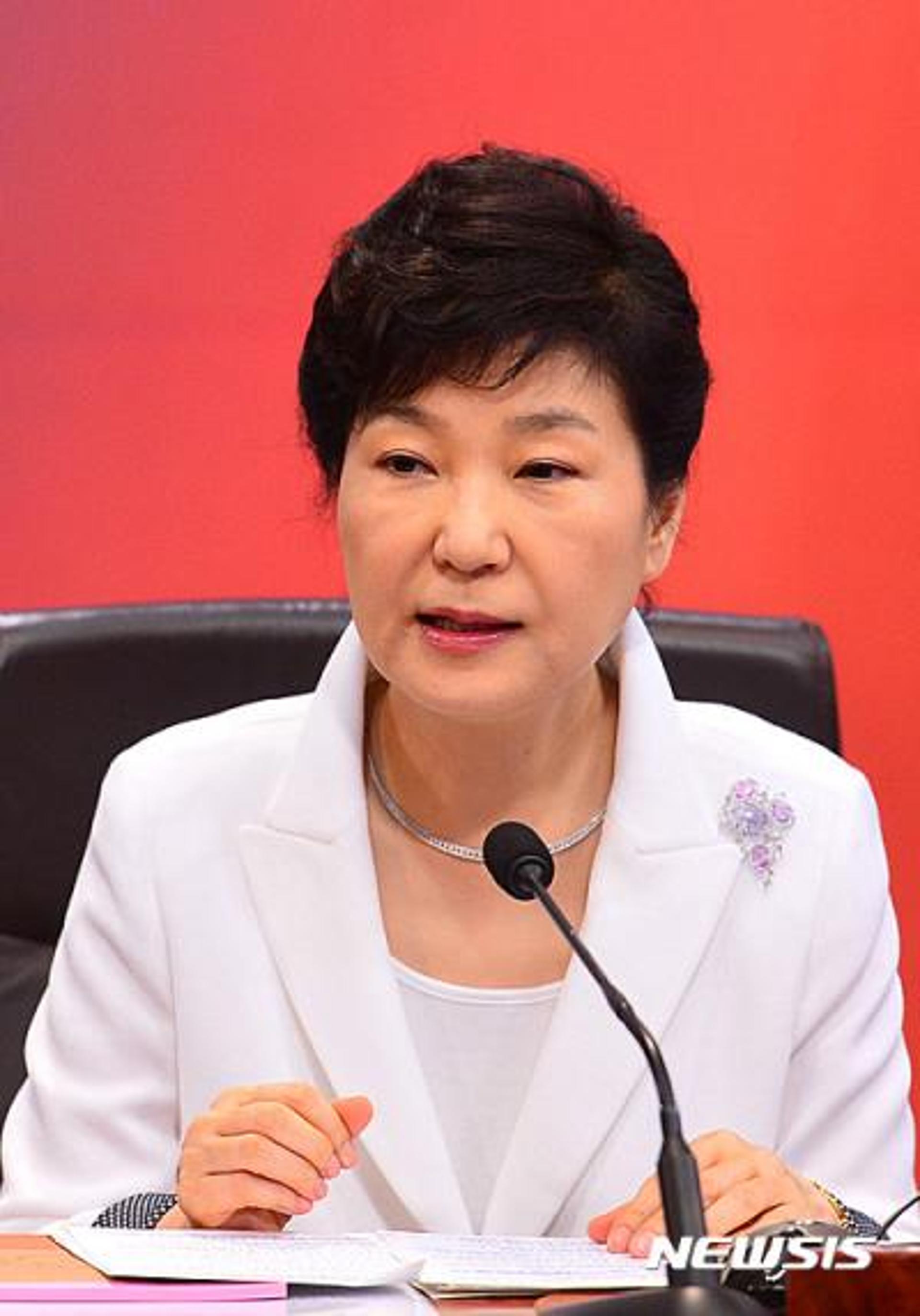[박근혜 대통령 국무회의] "보호무역·신고립주의 극복 선도국가 되야"(속보)