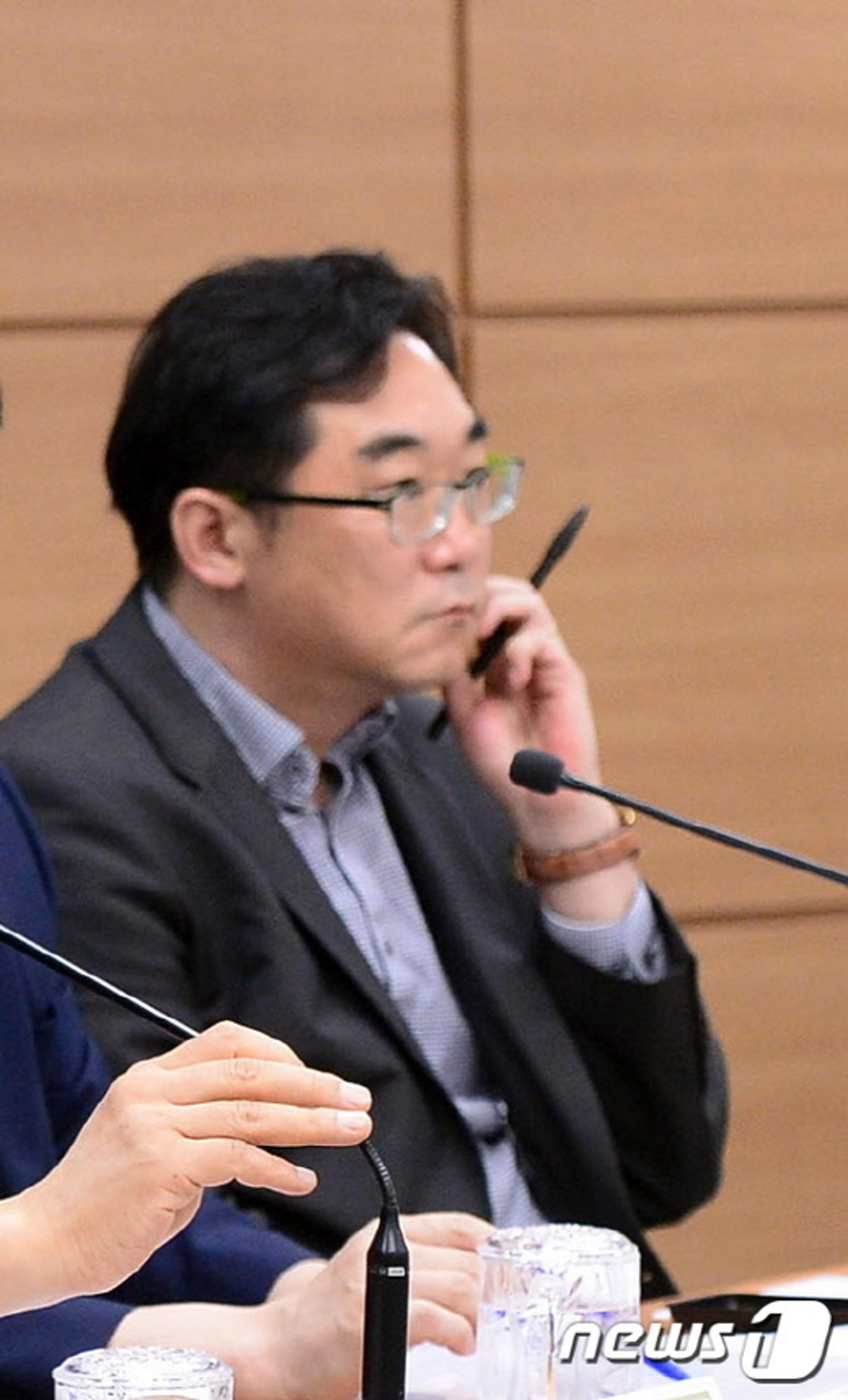 교육부, '민중은 개·돼지' 발언 나향욱 정책기획관에 대기발령 처분