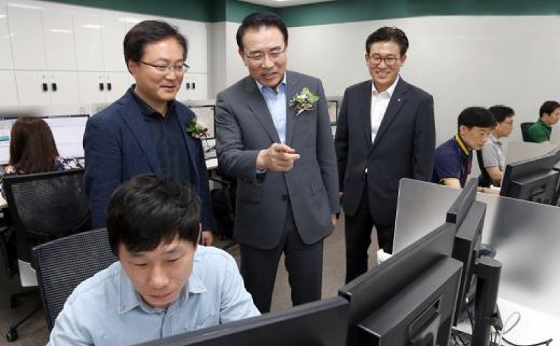 신한은행, ‘재택근무’를 포함한 스마트근무제 도입