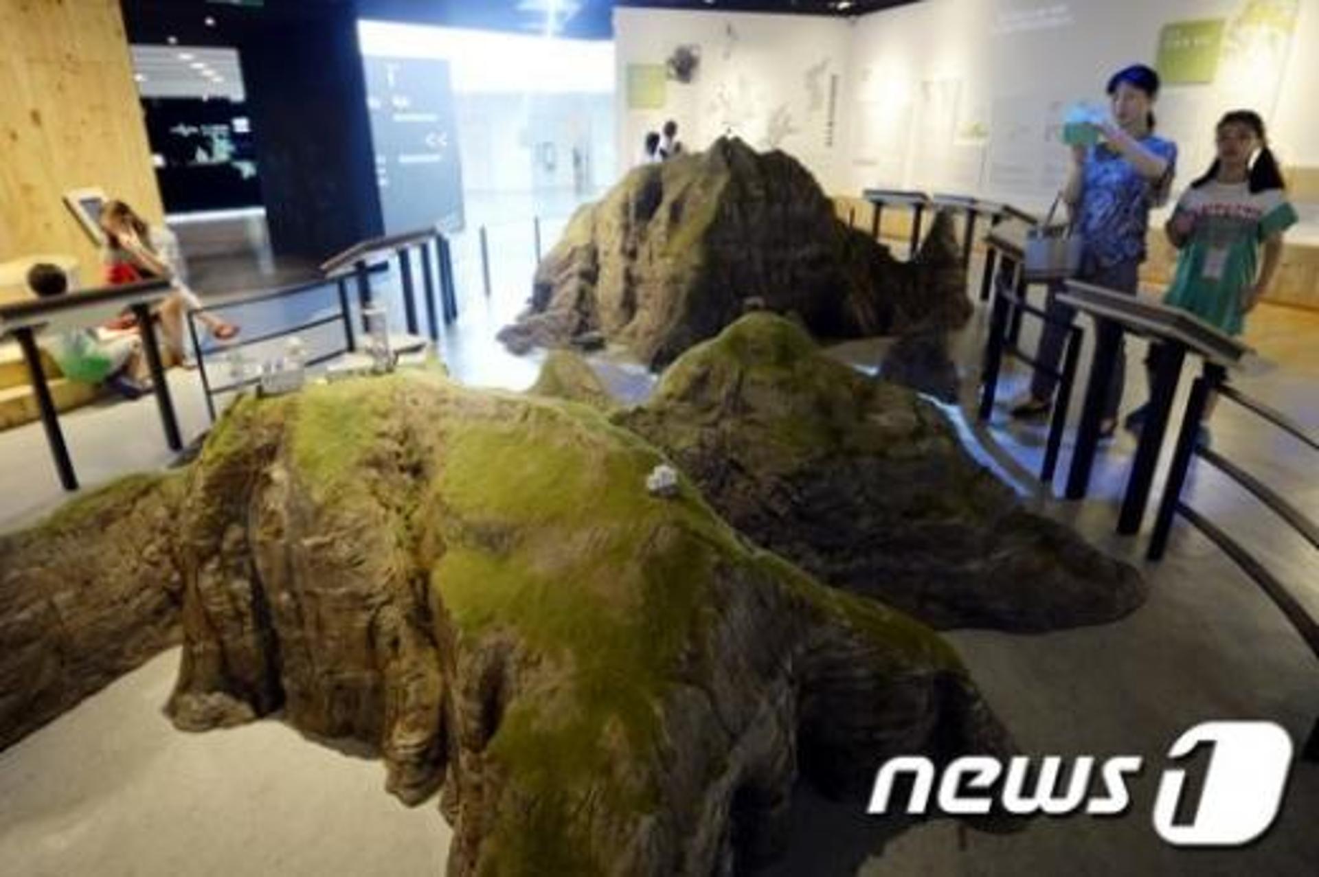 [속보] 일본방위백서, 12년 연속 '독도는 일본땅'