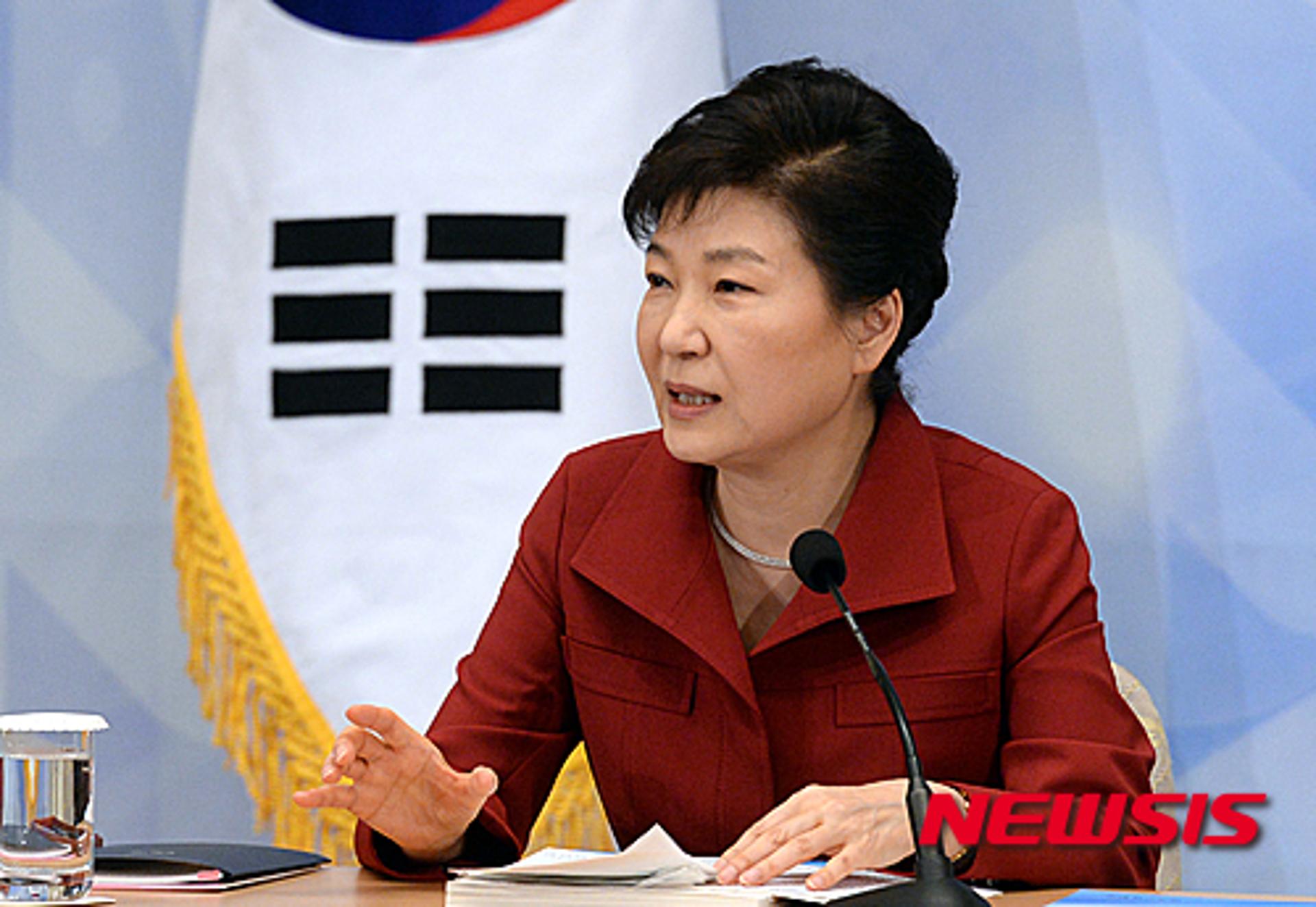 [박 대통령 TK의원 면담] "대구공항 이전 반드시 추진"(속보)