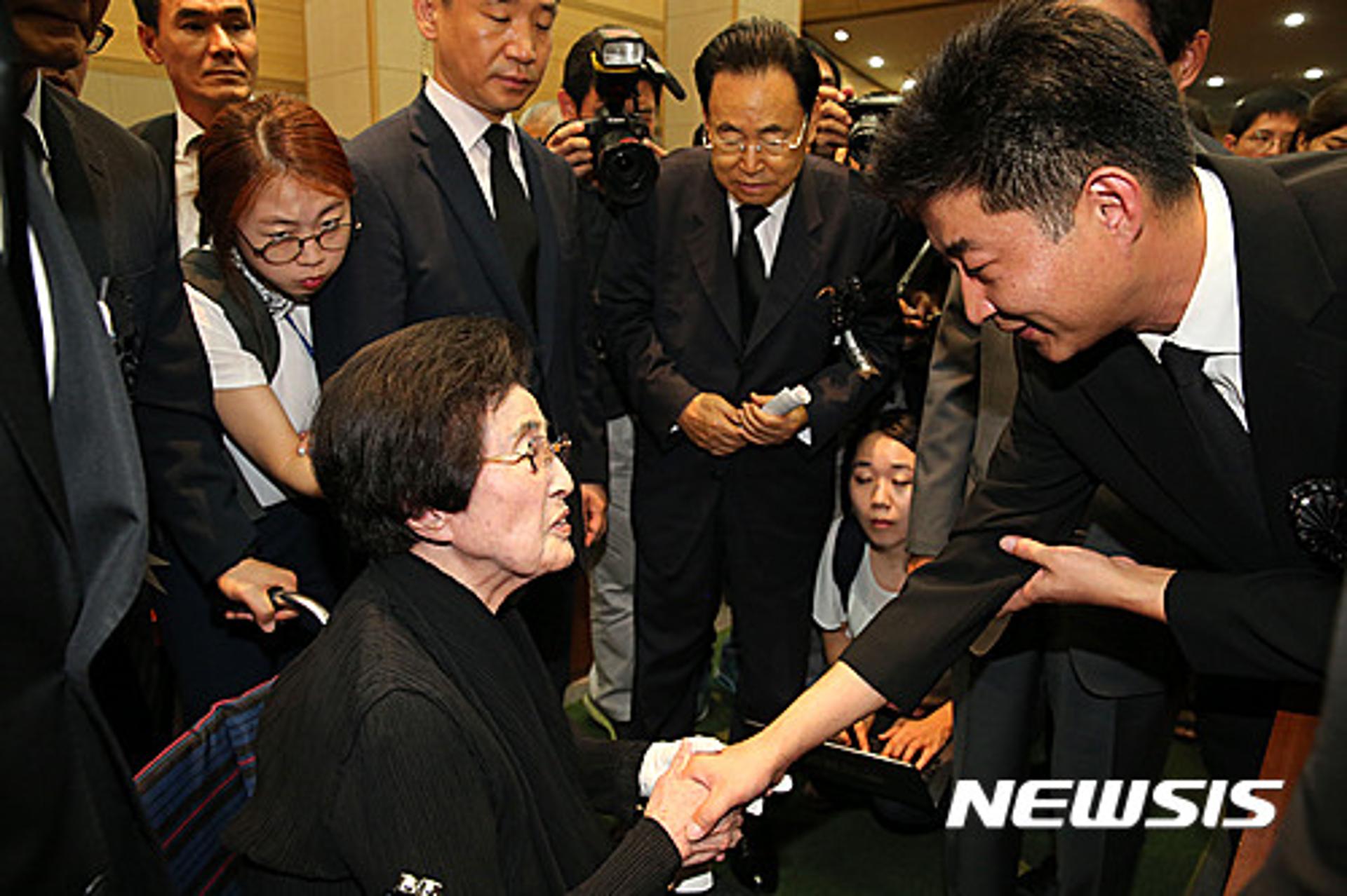 노건호, 김대중 전 대통령 추도식 참석… 이희호 여사, 감사인사 전해