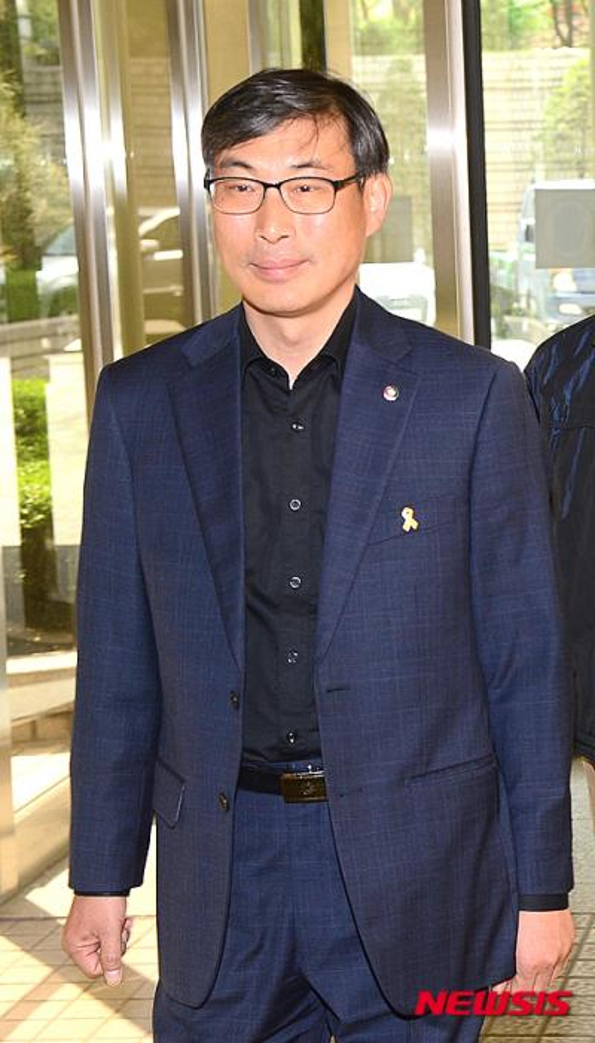 전교조 전 위원장·간부 벌금형, '공무원법 위반' 적용 왜?