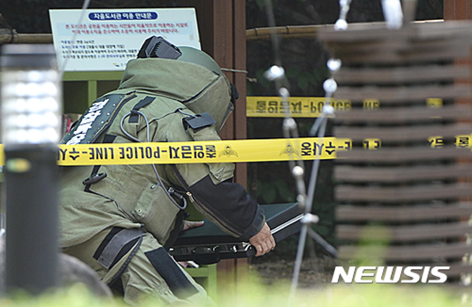 [서울 도심 폭발물 신고] 군 "공군 연습용 공중 투하탄 2개 추정"(속보)