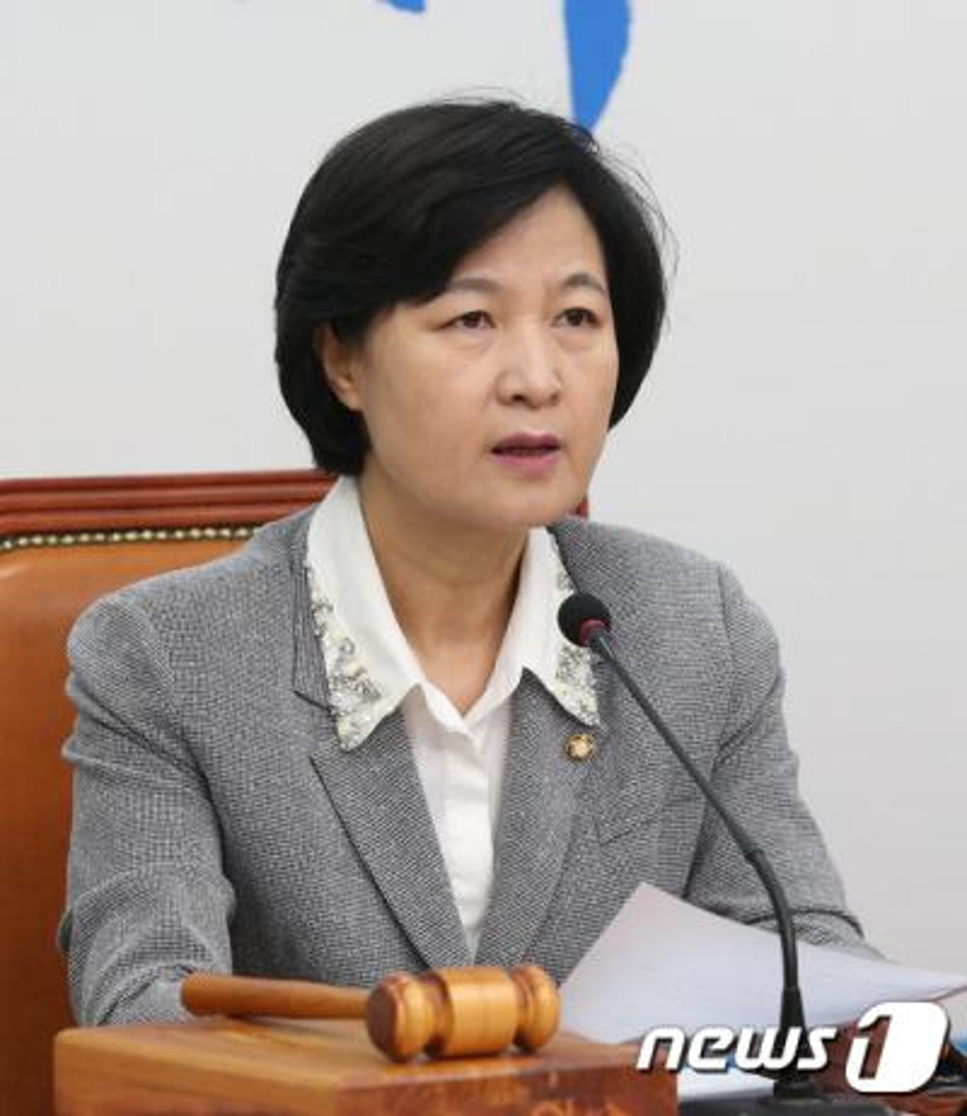 추미애, 전두환 방문 일정 취소… 최고위 '부적절' 의견