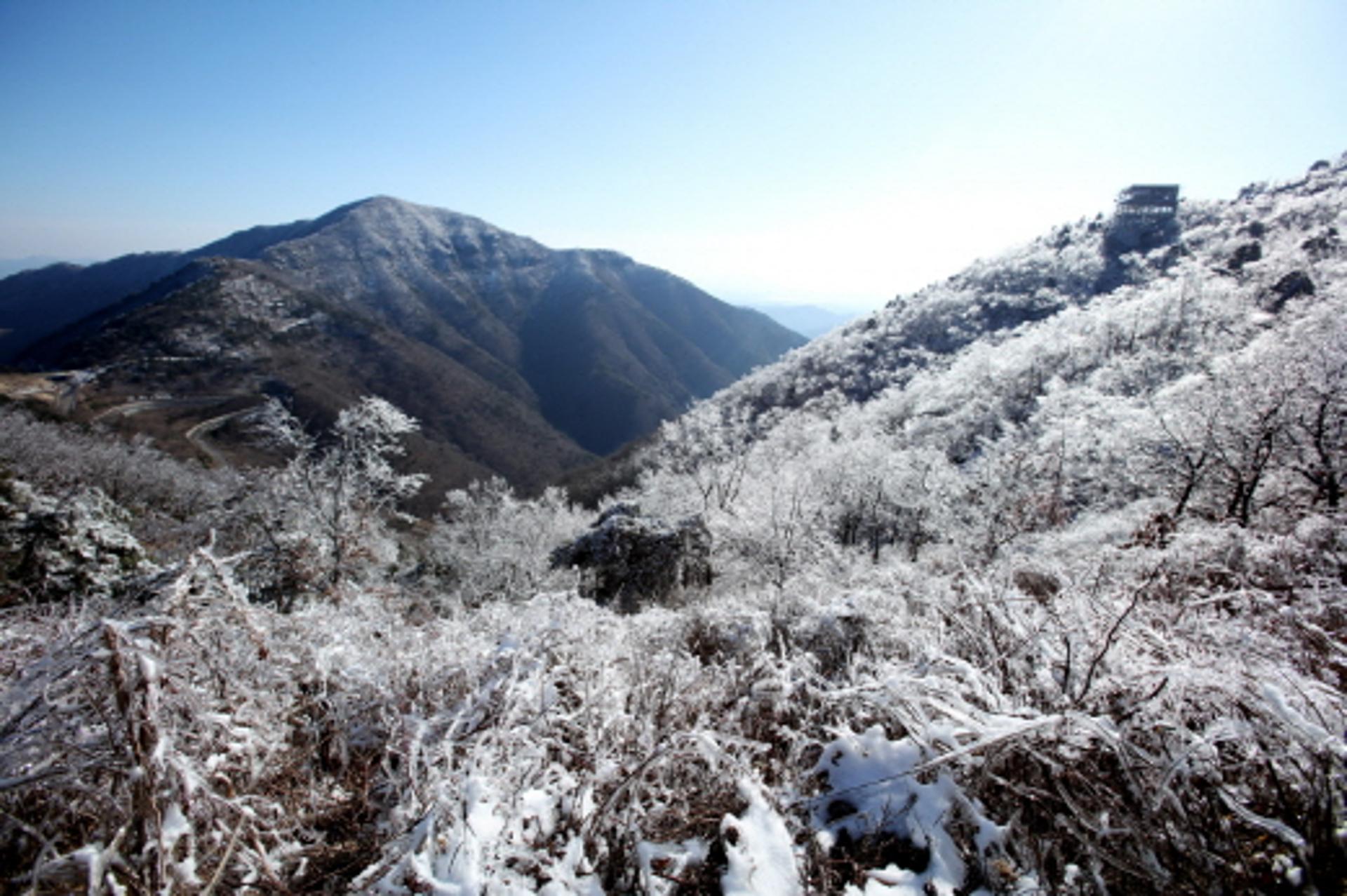 광덕산에 첫 얼음… 10일 덕유산·지리산은 첫 서리 예보