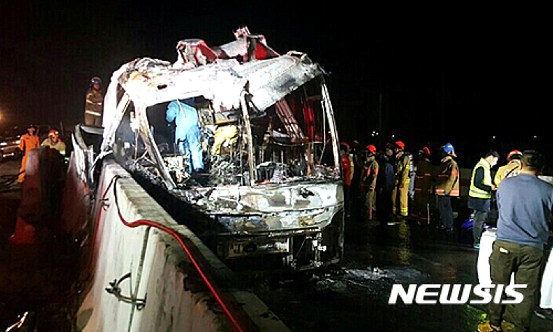 [경부고속도로 버스 사고] 경찰 "희생자 가운데 3쌍이 부부"(속보)