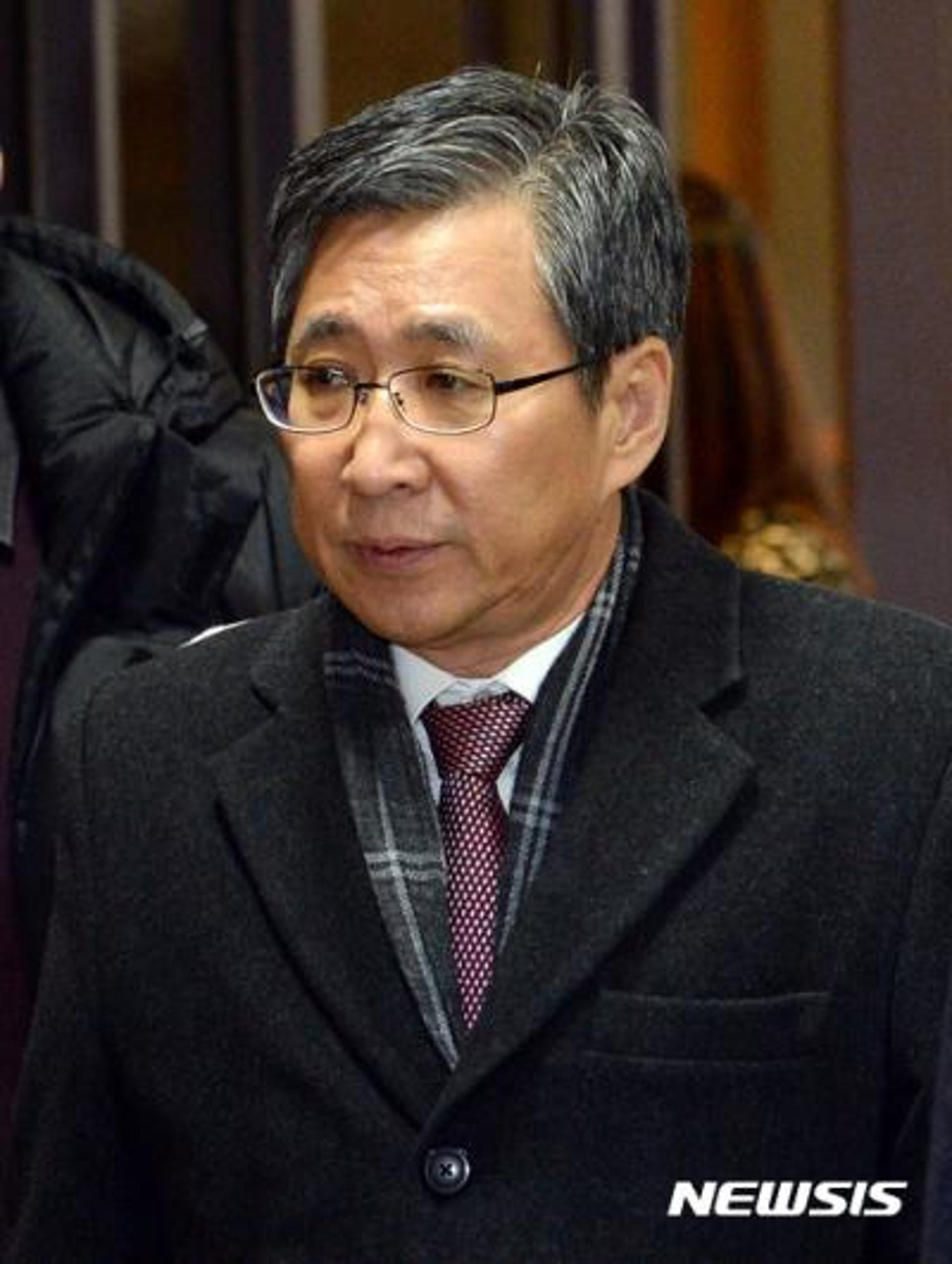 [조원동 전 수석 검찰 출석] "참담한 기분… 숨김없이 조사에 임할 것"(속보)