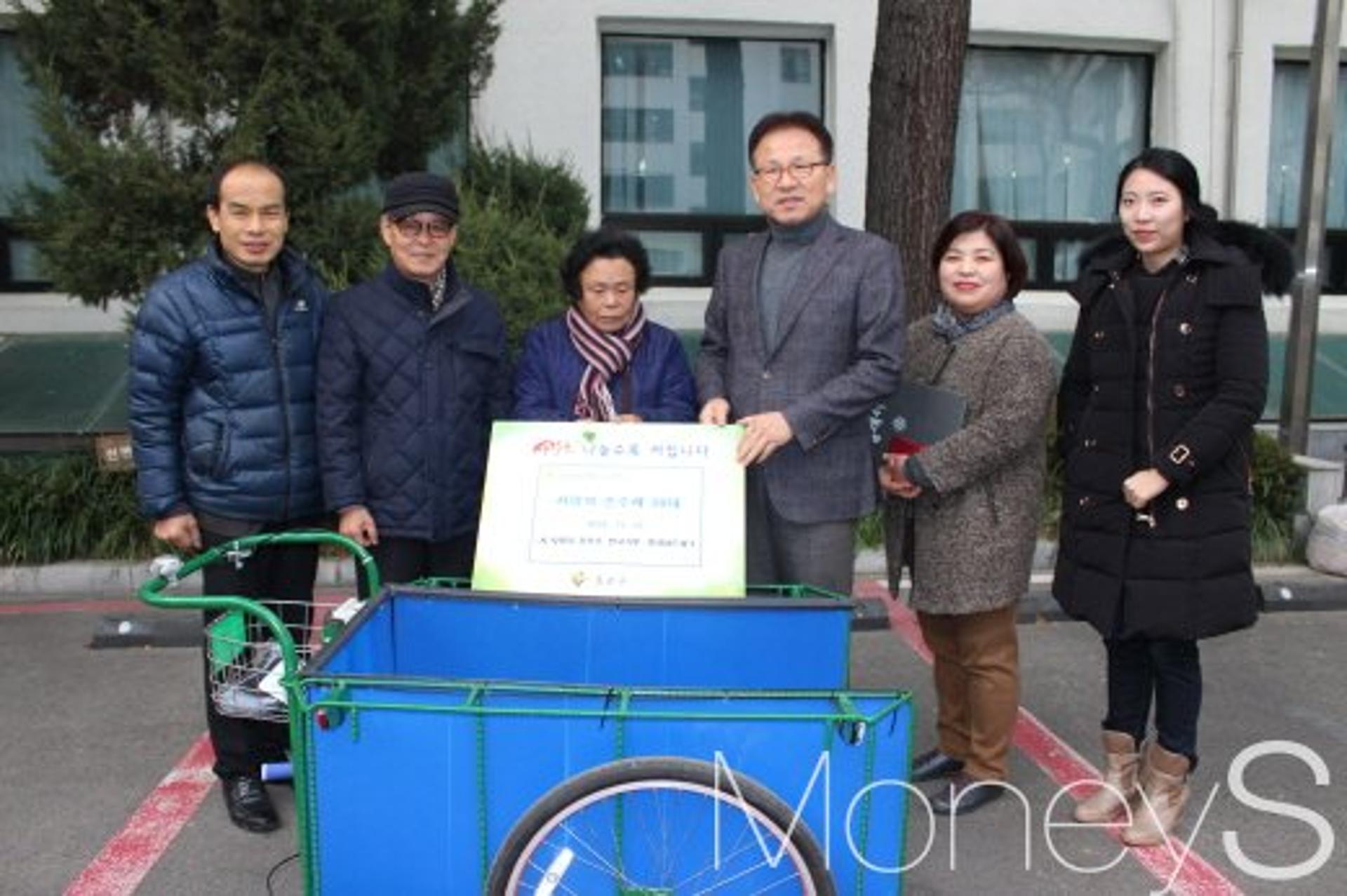 사랑의자전거, 종로구에 폐지수거용 '사랑의 손수레' 제공