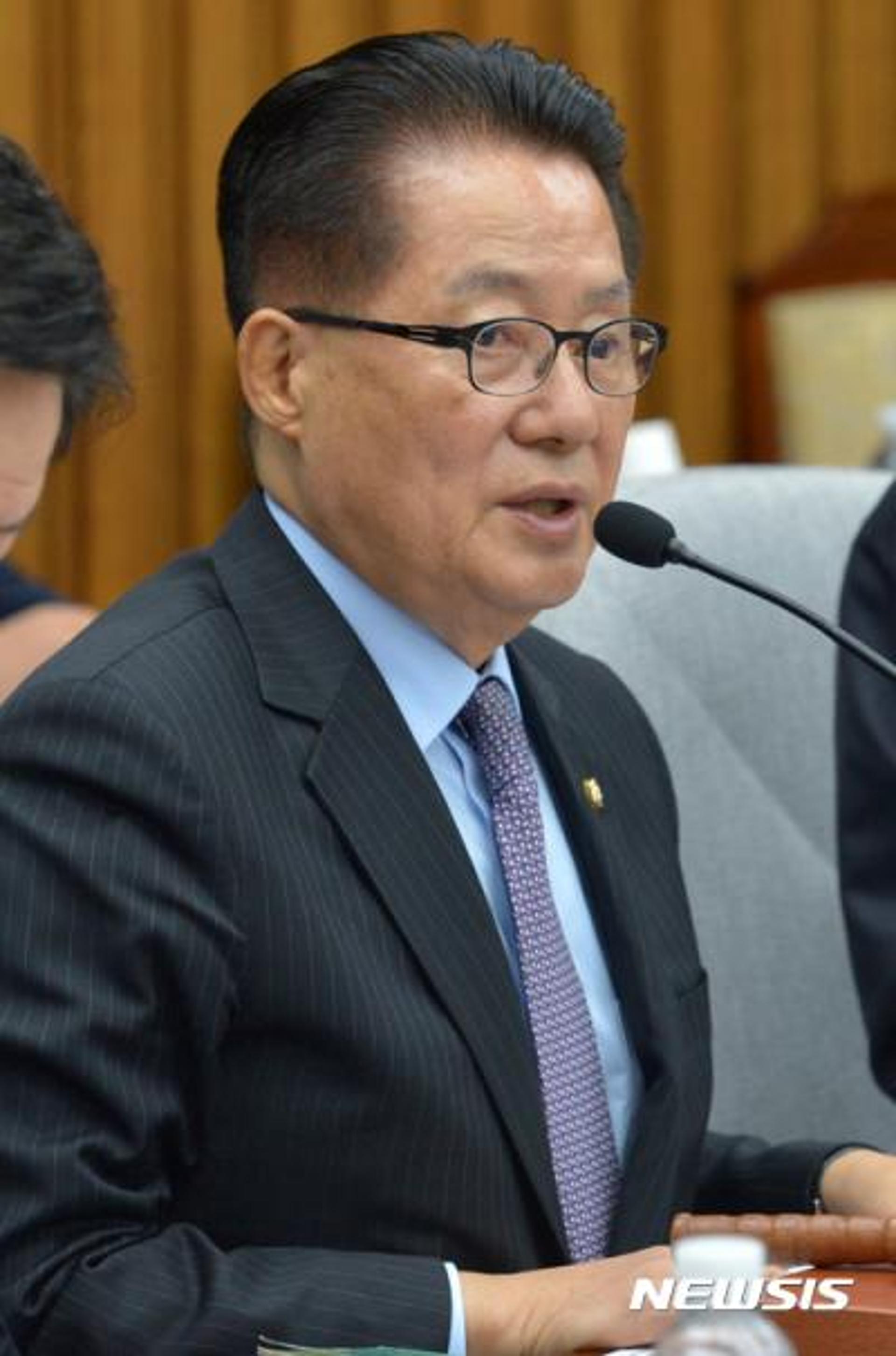 '뉴스룸' 문재인 인터뷰, 박지원 "우리끼리 싸우면 박 대통령이 이겨… 당분간만 침묵해달라"