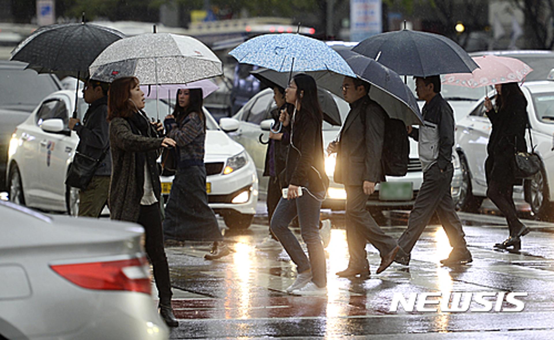 [내일 날씨] 서울 등 전국 낮부터 5㎜ 안팎 '비'